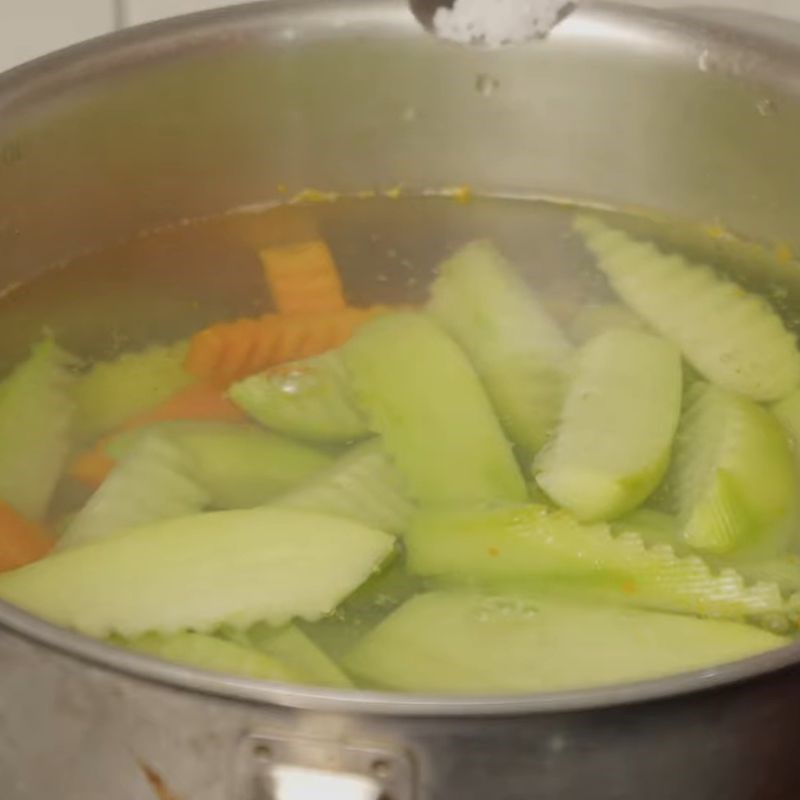 Bước 3 Luộc cà rốt giòn ngọt Cà rốt luộc