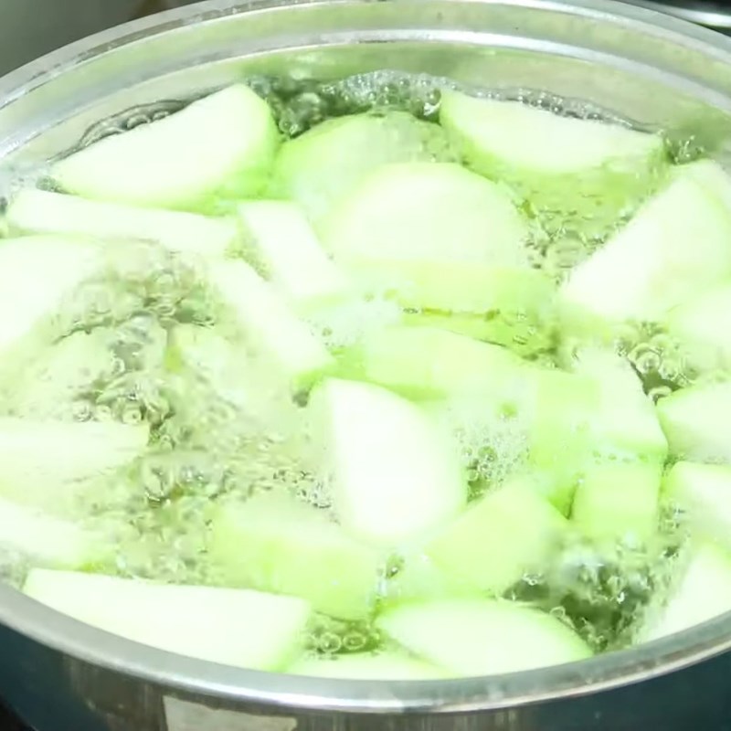 Bước 3 Luộc rau củ xanh mướt với bí quyết đơn giản Rau luộc chấm chao