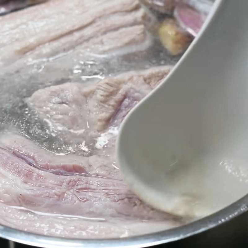 Bước 2 Luộc thịt ba chỉ Thịt ngâm mắm miền Trung