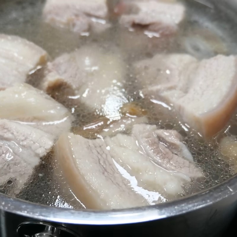 Bước 2 Luộc thịt ba chỉ Thịt ngâm mắm miền Trung