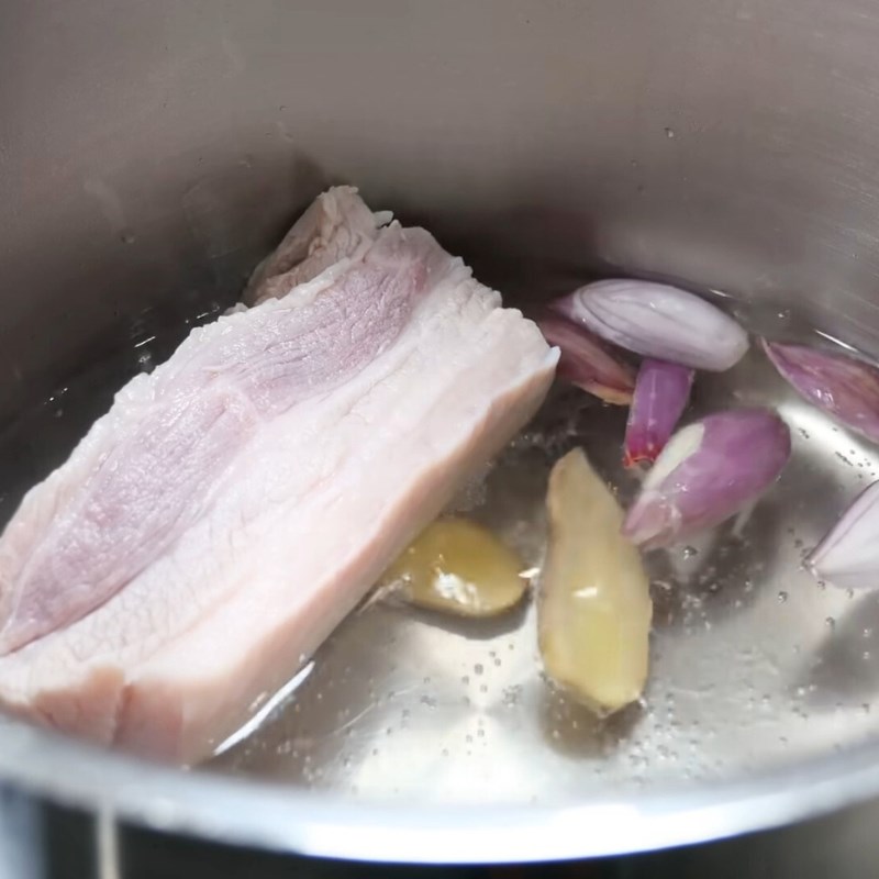 Bước 2 Luộc thịt ba chỉ Thịt ngâm mắm miền Trung