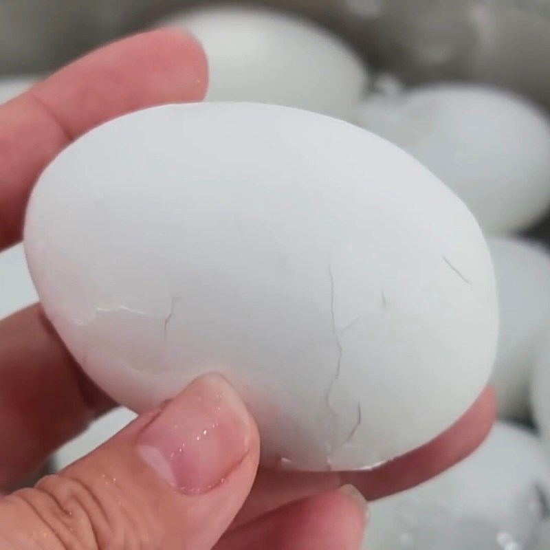 Bước 1 Luộc trứng gà Trứng trà