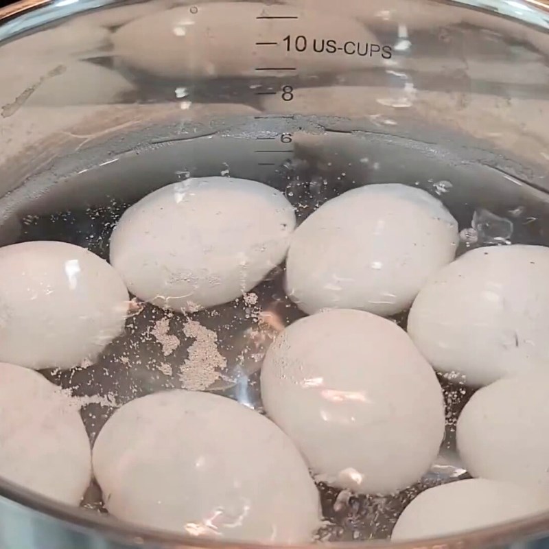 Bước 1 Luộc trứng gà Trứng trà