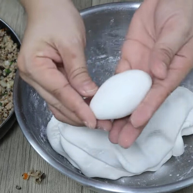 Bước 3 Nặn bánh cam nhân mặn Bánh cam mặn