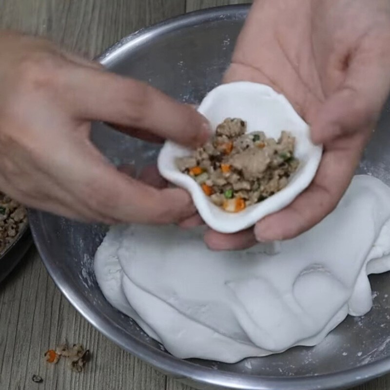 Bước 3 Nặn bánh cam nhân mặn Bánh cam mặn