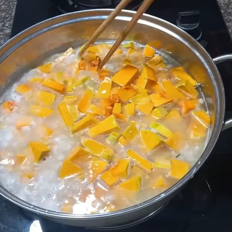 Bước 3 Nấu canh đậu xanh bí đỏ thịt băm Canh đậu xanh