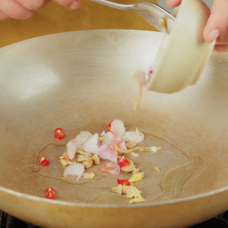 Bước 3 Nấu canh lá vông vang và mực Lá vông vang nấu canh chua