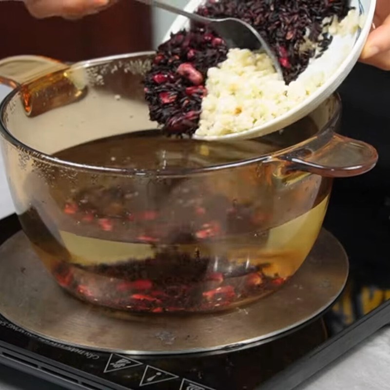 Bước 2 Nấu cháo gạo lứt giảm cân thơm ngon Cháo gạo lứt giảm cân