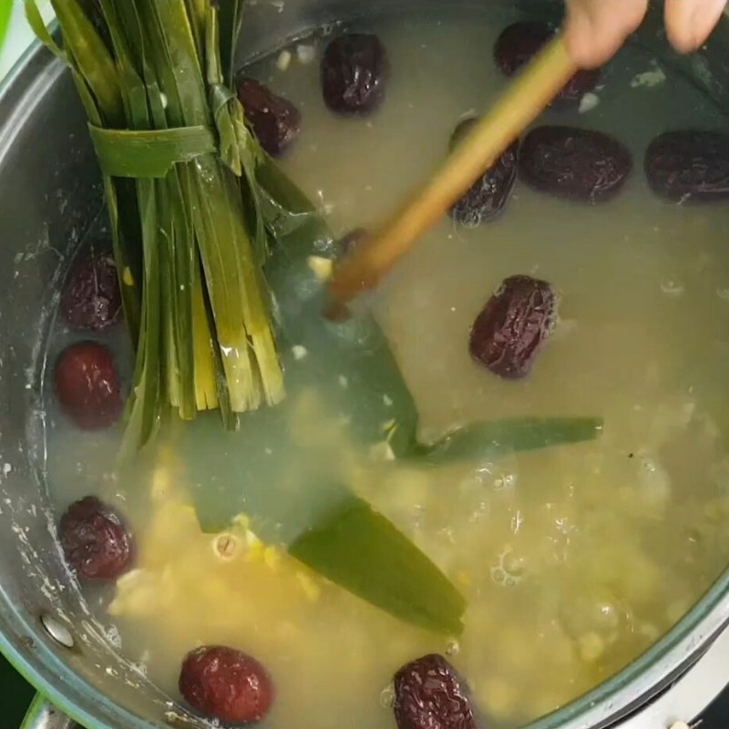 Bước 2 Nấu chè hạt sen Chè hạt sen thập cẩm
