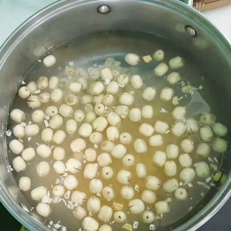 Bước 2 Nấu chè hạt sen Chè hạt sen thập cẩm