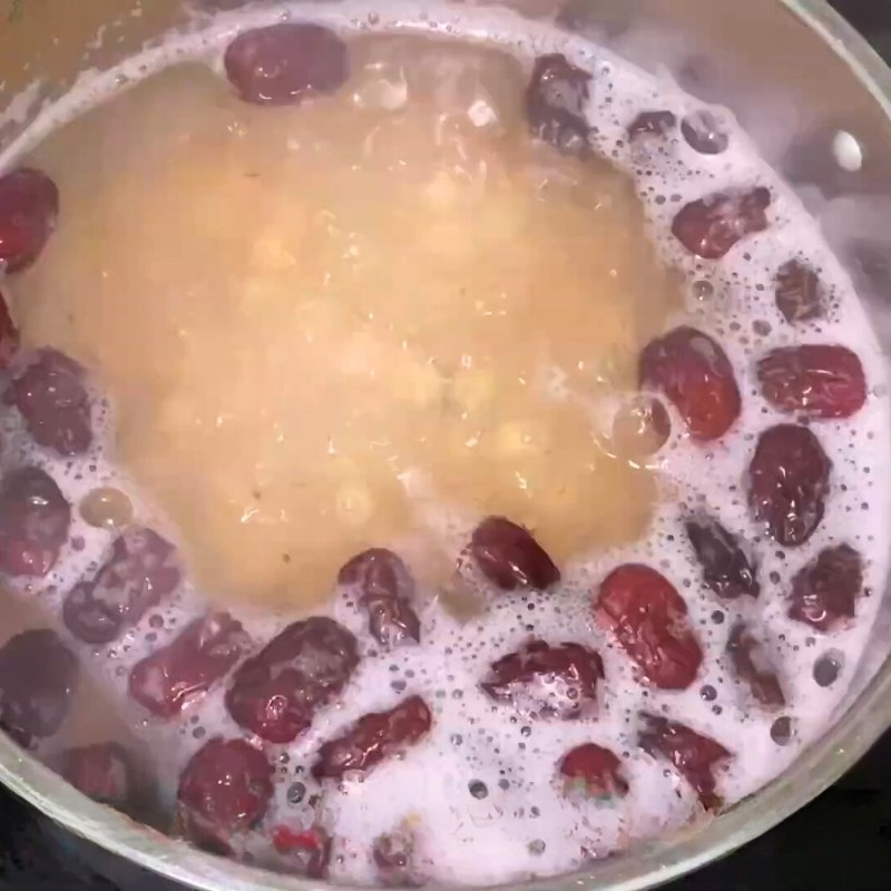 Bước 2 Nấu chè hạt sen Chè hạt sen táo đỏ kỷ tử