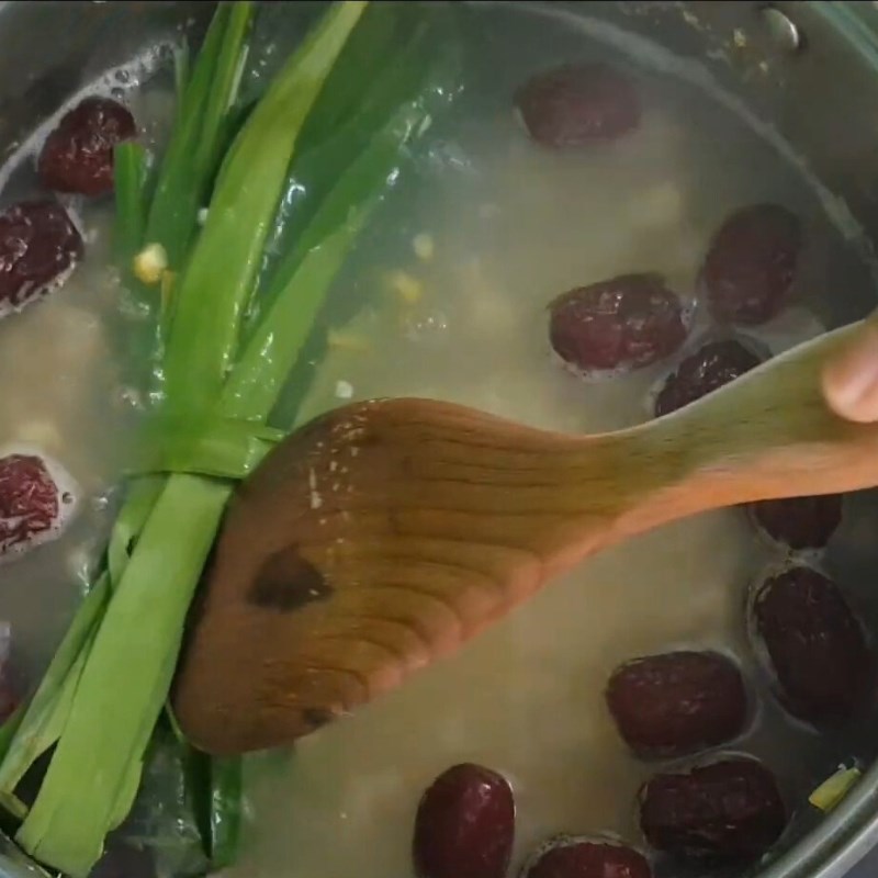 Bước 2 Nấu chè hạt sen Chè hạt sen thập cẩm