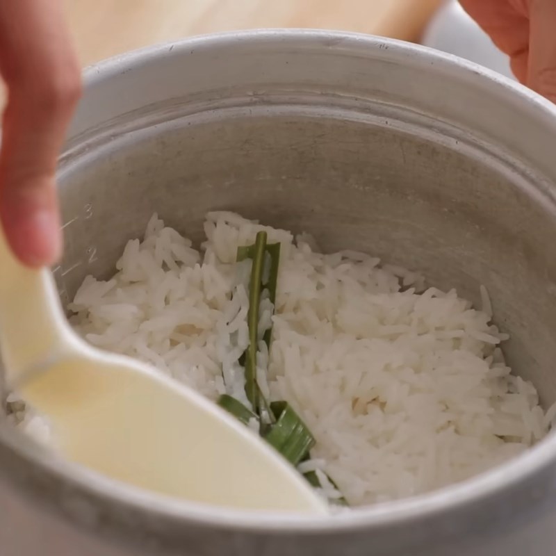 Bước 2 Nấu cơm Cơm chiên Thái Lan