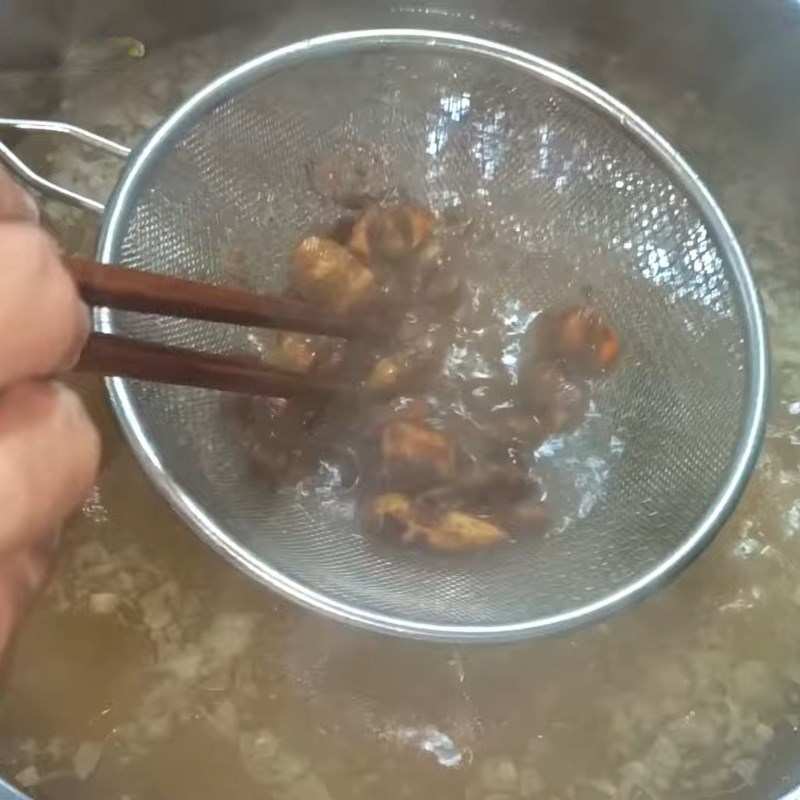 Bước 3 Nấu nước canh Cá đối nấu canh chua