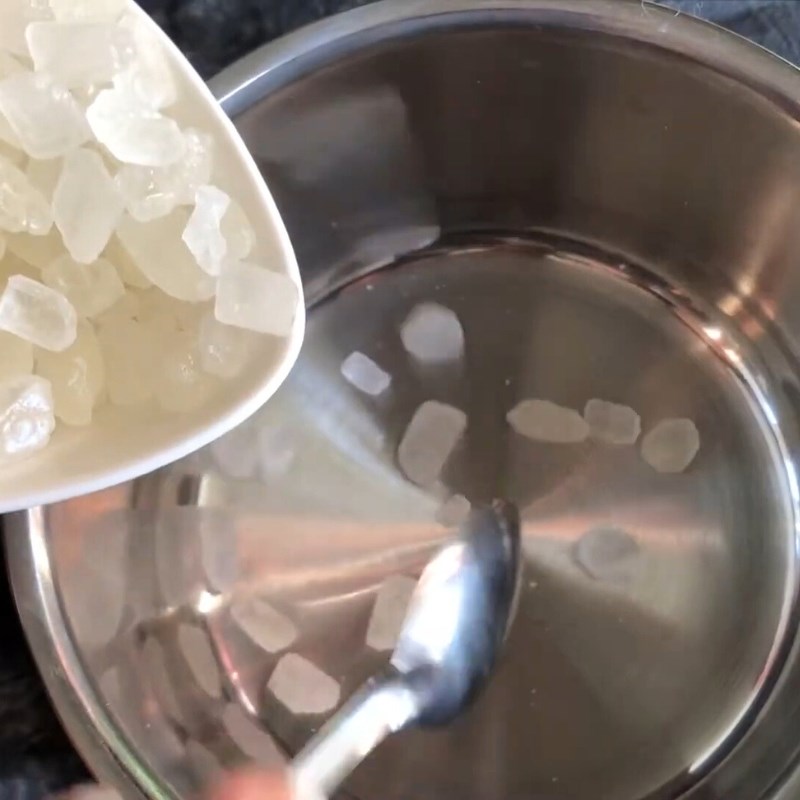 Bước 3 Nấu nước đường Yến chưng saffron