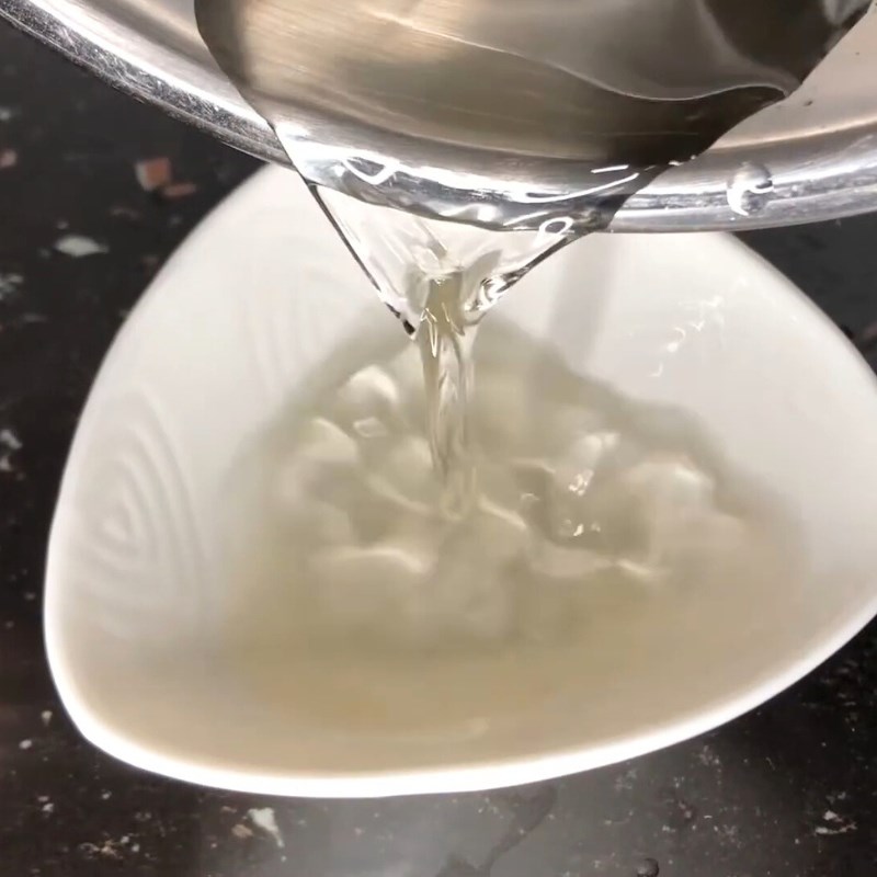 Bước 3 Nấu nước đường Yến chưng saffron