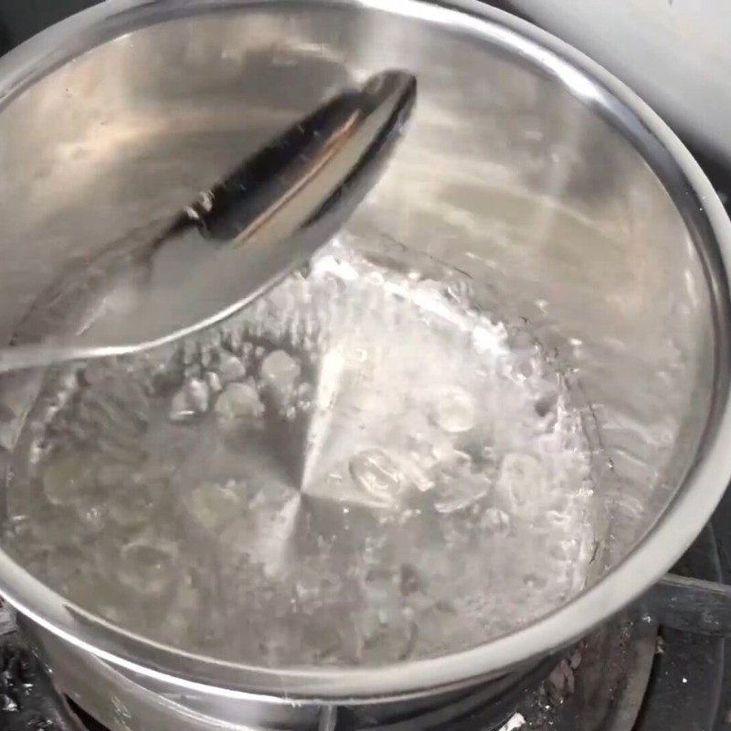 Bước 3 Nấu nước đường Yến chưng saffron