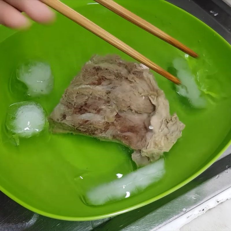 Bước 4 Ngâm đá nạm bò Nạm bò luộc