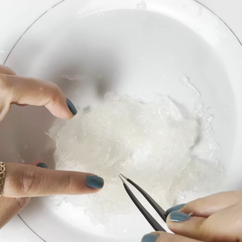 Bước 1 Ngâm và nhặt lông yến Yến chưng gừng