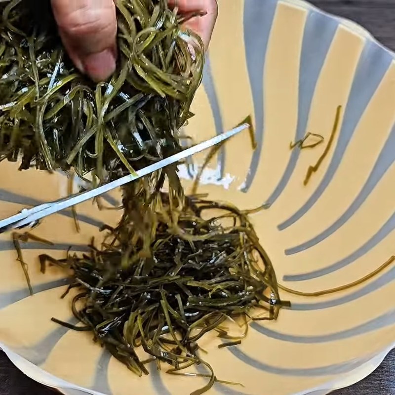 Bước 1 Ngâm và sơ chế rong biển Chè hạt sen đậu xanh nguyên vỏ