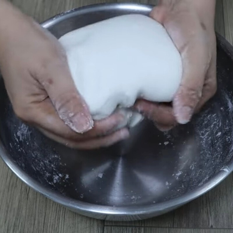 Bước 2 Nhồi bột vỏ bánh cam mặn Bánh cam mặn