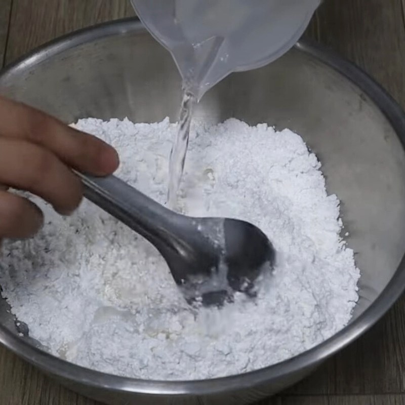 Bước 2 Nhồi bột vỏ bánh cam mặn Bánh cam mặn