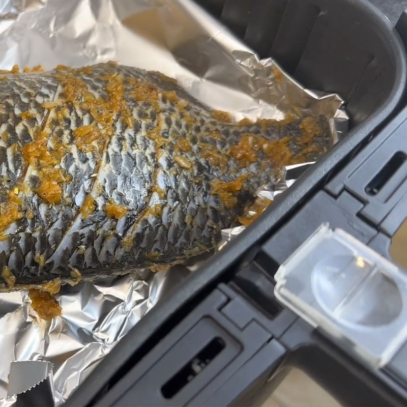 Bước 5 Nướng cá rô phi bằng nồi chiên không dầu Cá rô phi nướng nồi chiên không dầu