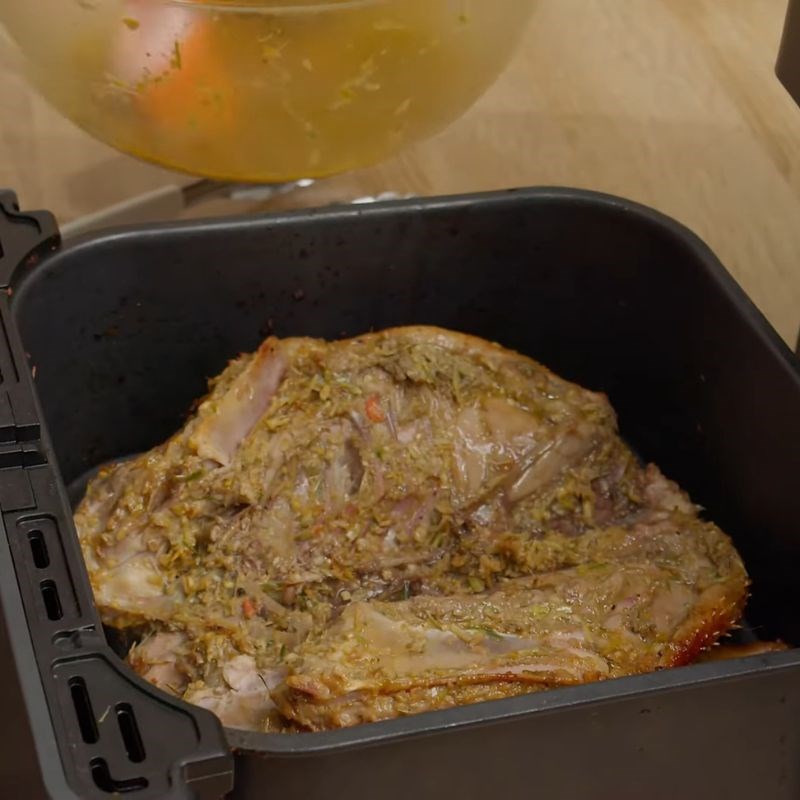 Bước 5 Nướng thịt vịt bằng nồi chiên Vịt nướng riềng sả bằng nồi chiên không dầu