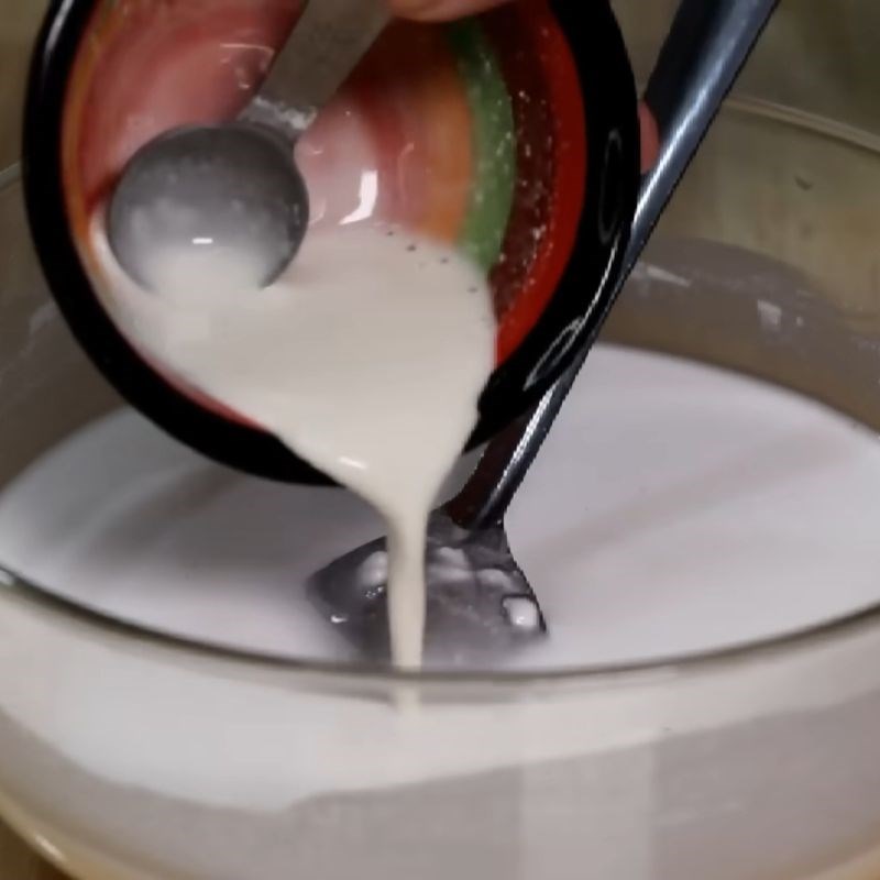 Bước 2 Pha bột bánh cuốn Hong Kong Bánh cuốn Hong Kong