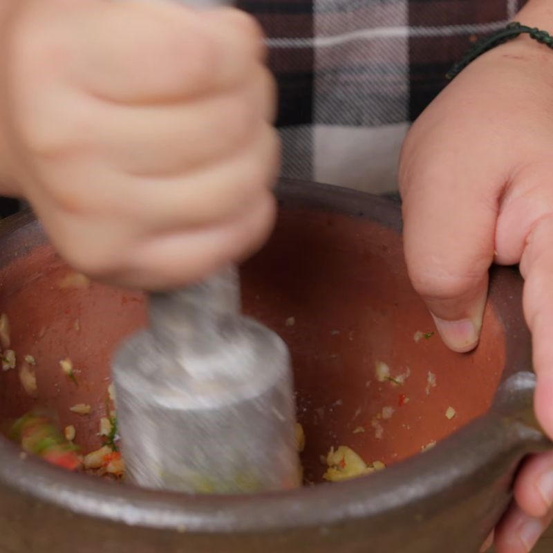 Bước 4 Pha nước chấm chua ngọt ăn kèm Cá hấp đinh lăng