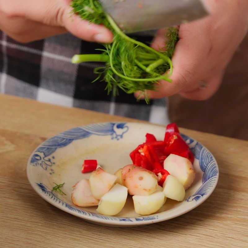 Bước 4 Pha nước chấm chua ngọt ăn kèm Cá hấp đinh lăng