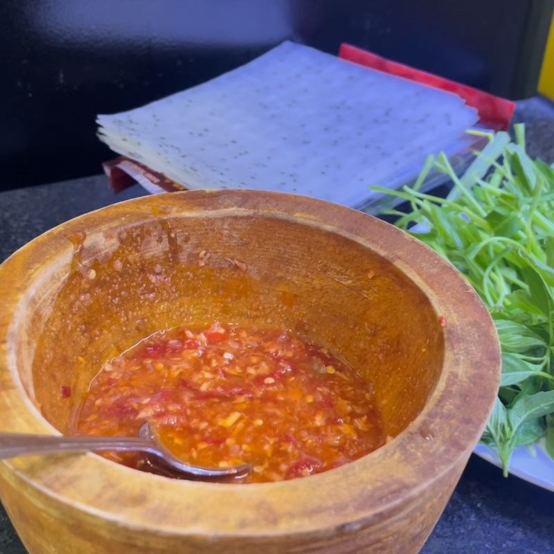 Bước 2 Pha nước chấm gừng tỏi ớt chua ngọt Mực hấp cuốn bánh tráng