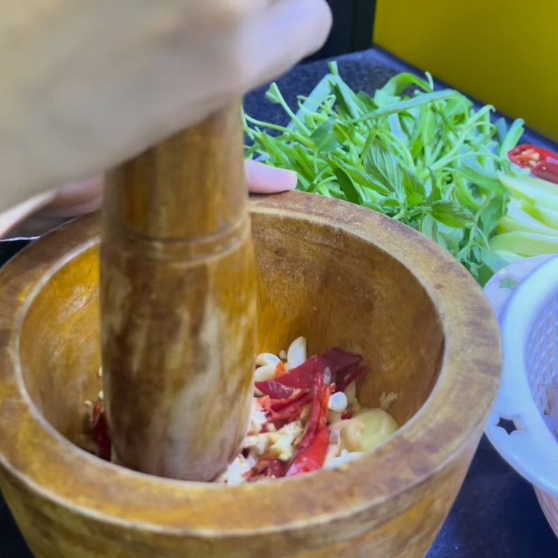 Bước 2 Pha nước chấm gừng tỏi ớt chua ngọt Mực hấp cuốn bánh tráng