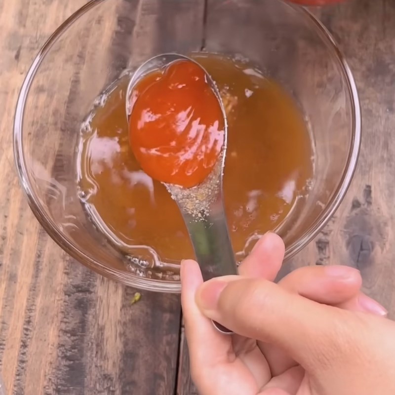 Bước 4 Pha nước chấm mắm me Bánh tráng cuốn trứng lòng đào