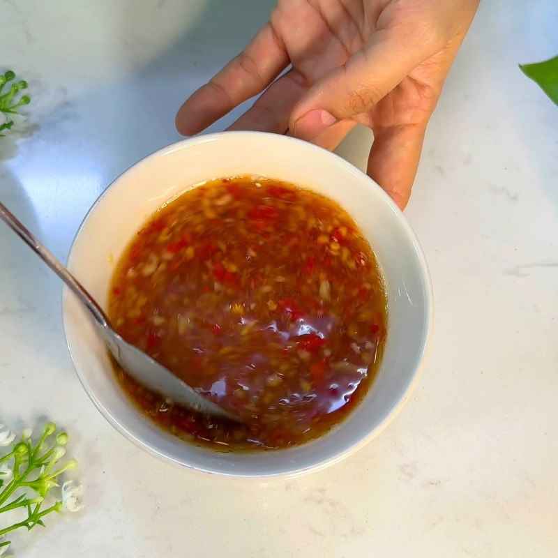 Bước 5 Pha nước mắm chấm ăn kèm chuẩn vị Mì quảng trộn