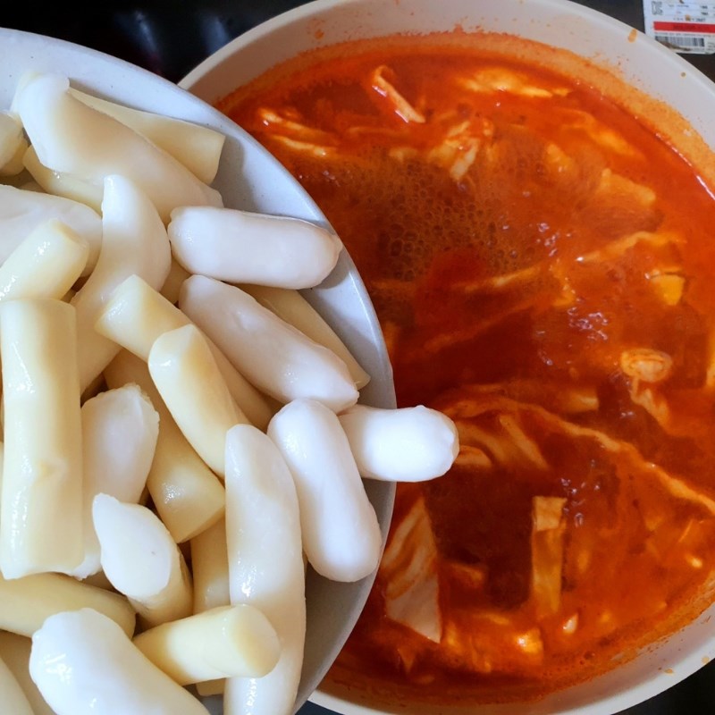 Bước 2 Nấu bánh gạo tokbokki Tokbokki chả cá