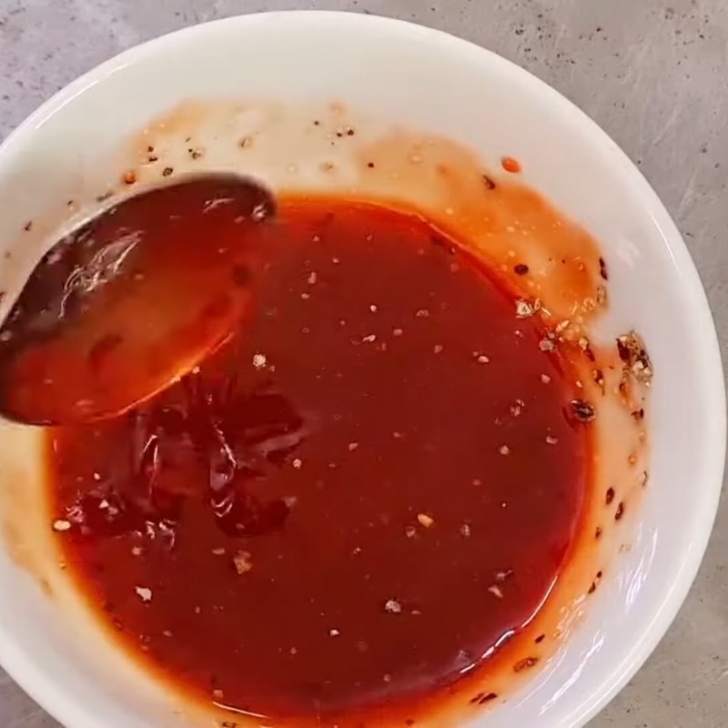 Bước 3 Pha sốt nước mắm Mực cơm chiên mắm