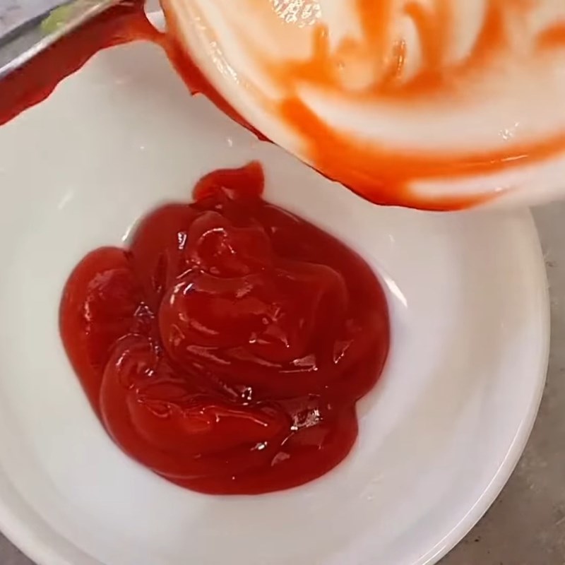 Bước 3 Pha sốt nước mắm Mực cơm chiên mắm