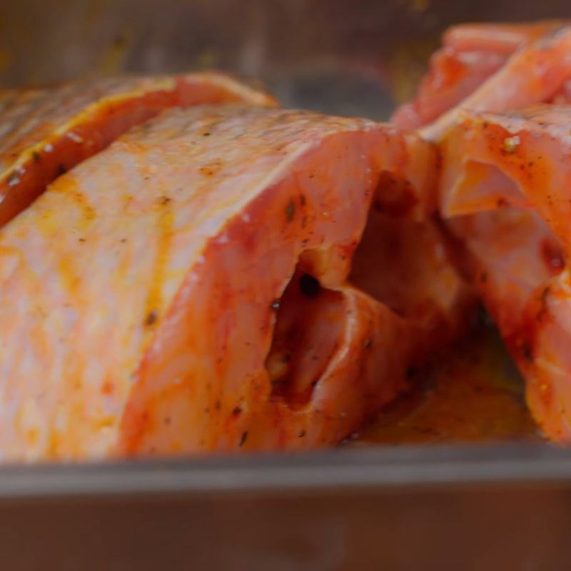 Bước 2 Pha sốt ướp và ướp cá Cá hấp đinh lăng