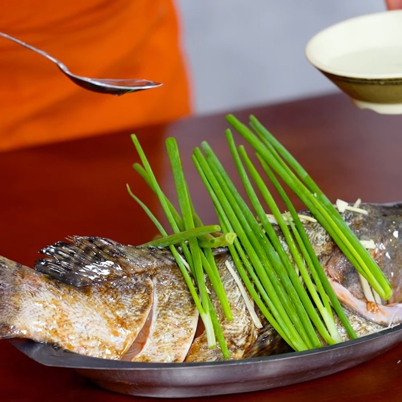 Bước 2 Pha sốt và ướp cá Cá bống mú hấp nấm đông cô