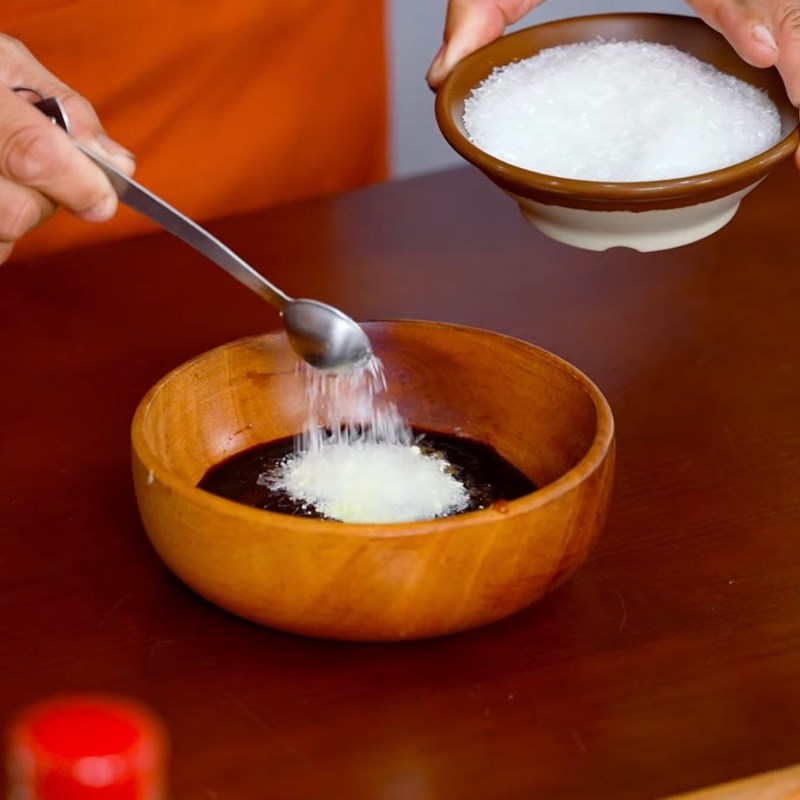 Bước 2 Pha sốt và ướp cá Cá bống mú hấp nấm đông cô