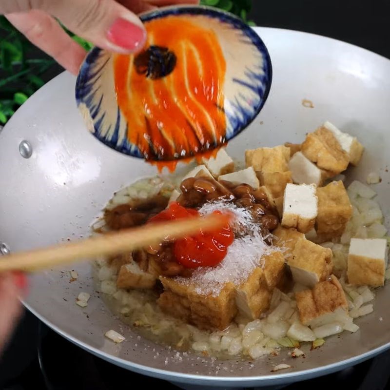 Bước 5 Phi thơm tỏi hành và xào đậu hũ Cà tím xào trứng