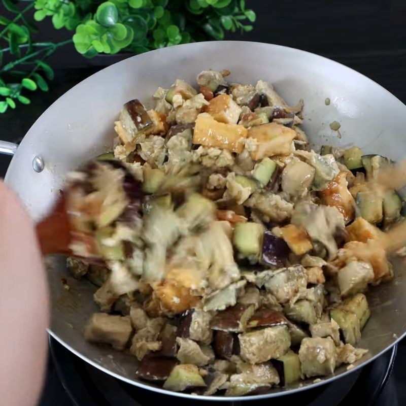 Bước 5 Phi thơm tỏi hành và xào đậu hũ Cà tím xào trứng