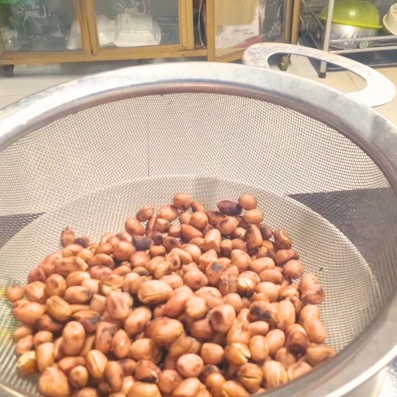 Bước 2 Rang đậu phộng và làm nước cốt dừa Chè lủm chủm