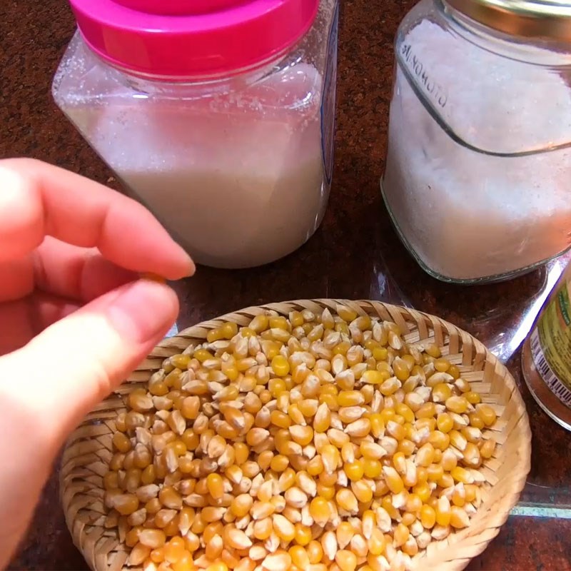 Bước 1 Sơ chế bắp khô Bắp rang bơ phô mai