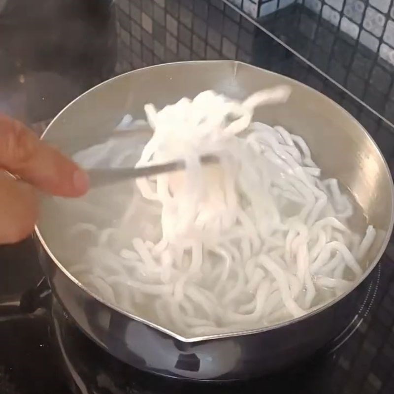 Bước 2 Sơ chế bột bánh canh và củ nén Bánh canh cá bã trầu