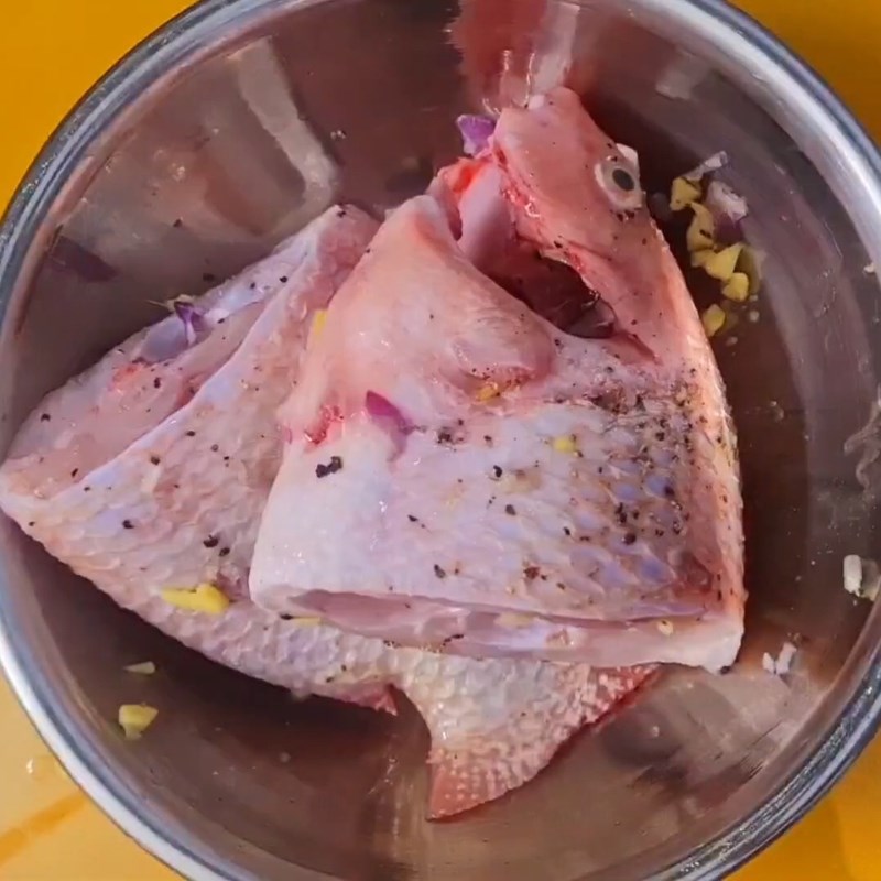 Bước 1 Sơ chế cá Cá nấu dọc mùng miền Bắc