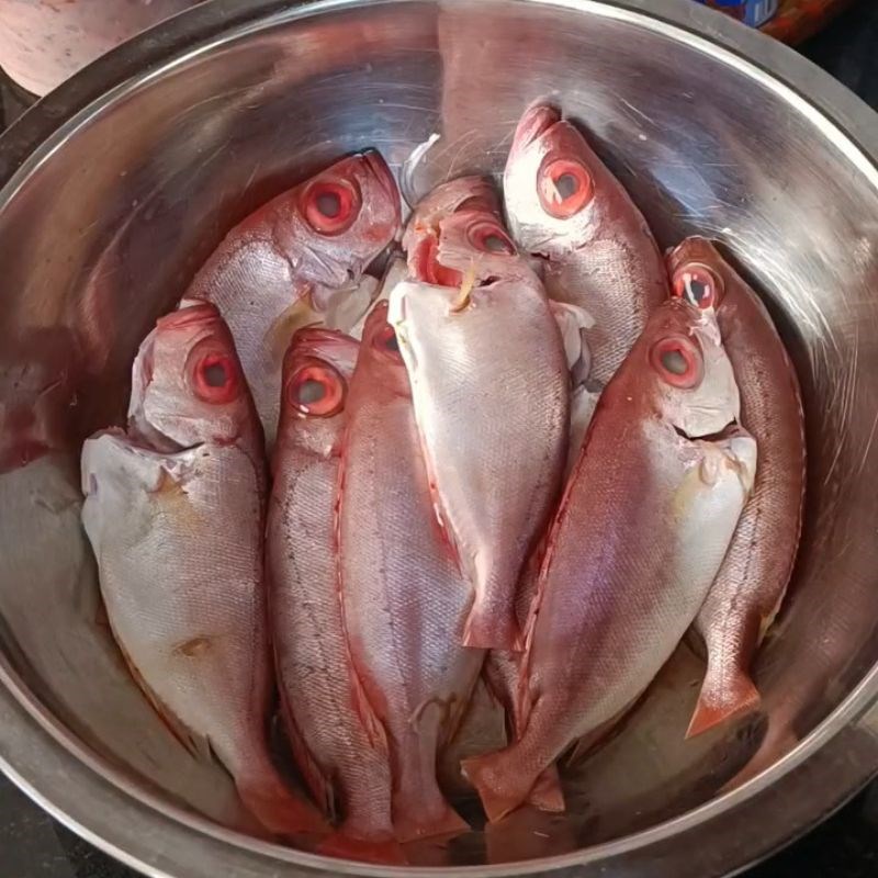 Bước 1 Sơ chế cá bã trầu và luộc sơ Bánh canh cá bã trầu