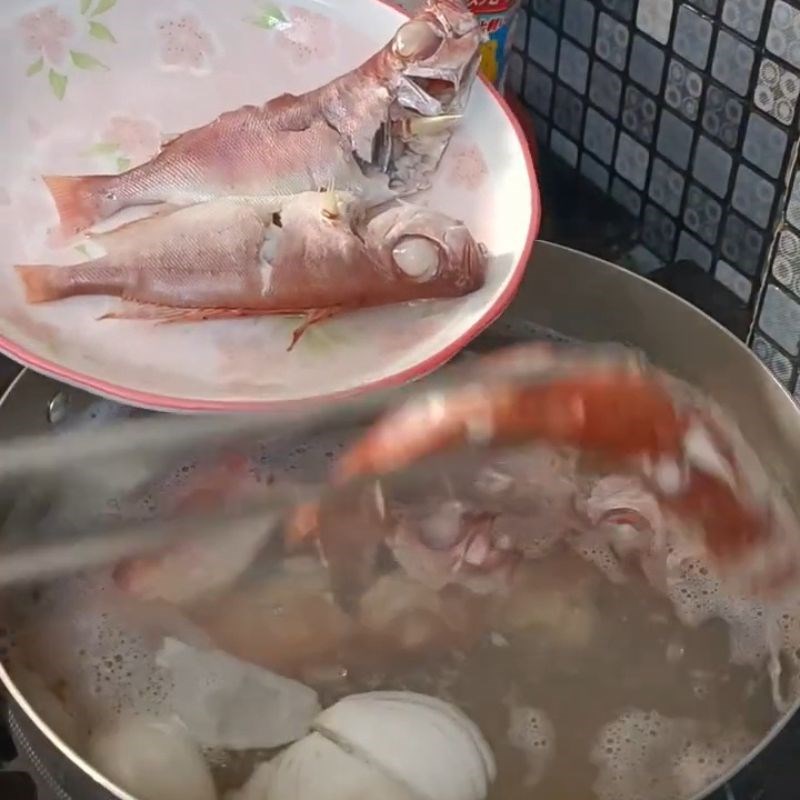 Bước 1 Sơ chế cá bã trầu và luộc sơ Bánh canh cá bã trầu