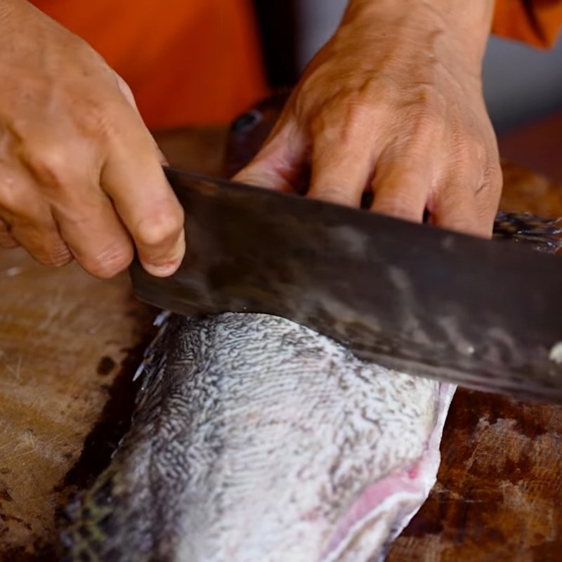 Bước 1 Sơ chế cá bống mú và nguyên liệu Cá bống mú hấp nấm đông cô